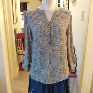 Adrianna Papell Top Beige Black White Pattern Snap Sleeve